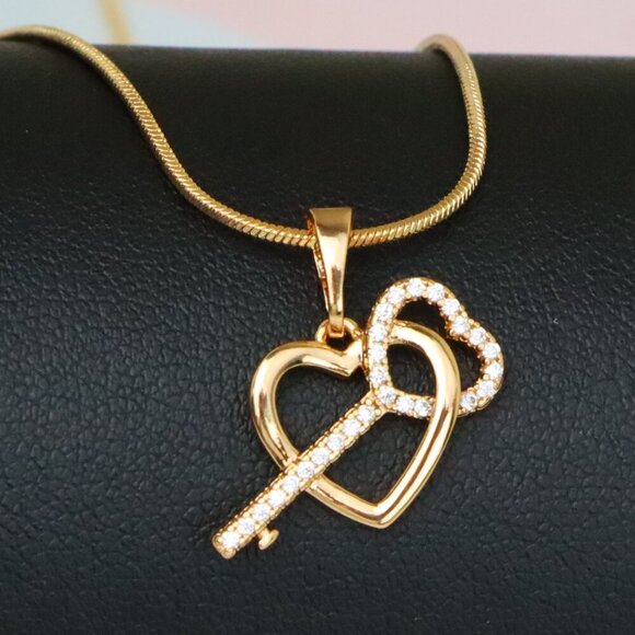 "Rose Gold Heart & Key Pendant with Sparkling Stone Accents, XPPT1862 - Picture 1 of 13